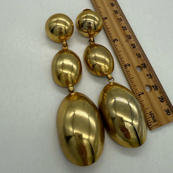 1980s Oversized Gold Clip On Earrings Modernistic Runway Style contemporary vntg - Picture 3 of 3